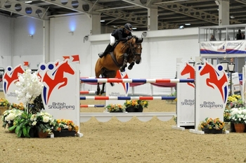 Kerry Brennan and Wellington M win the Aintree Indoor Championships Grand Prix